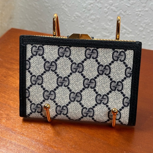 GUCCI Vintage GG Plus French Purse - Picture 2 of 12